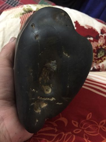 珠宝黑色石头是什么玉,黑色石头手链是什么石?-第2张图片-白玉京资讯 珠宝黑色石头是什么玉,黑色石头手链是什么石?-第2张图片-白玉京资讯